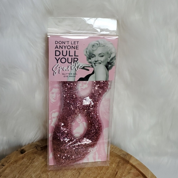 Marilyn Monroe Pink Glitter Gel Eye Mask - Picture 4 of 4
